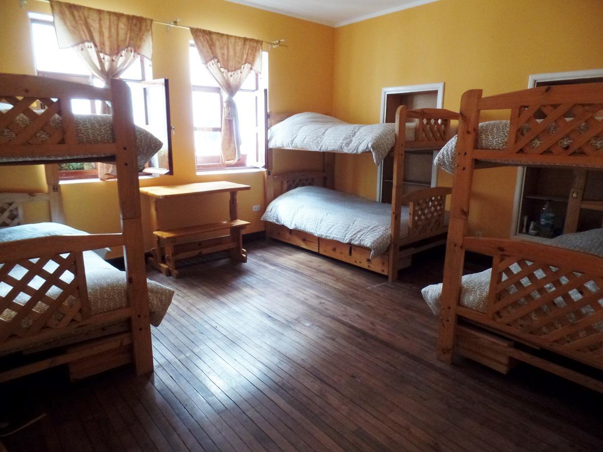 Revolution Hostal *